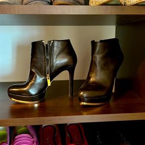 Vince Camuto size 37 boots